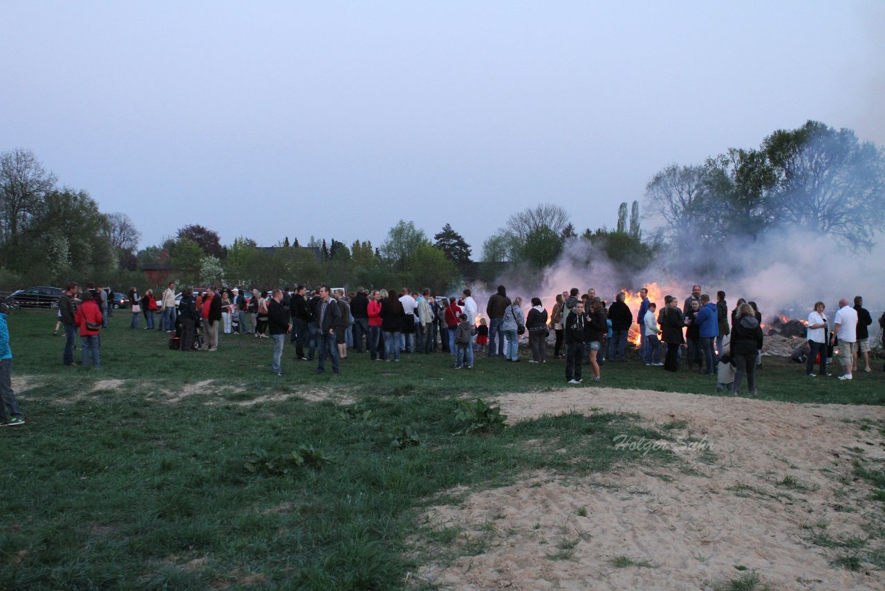 Bild 10 - Osterfeuer 2011